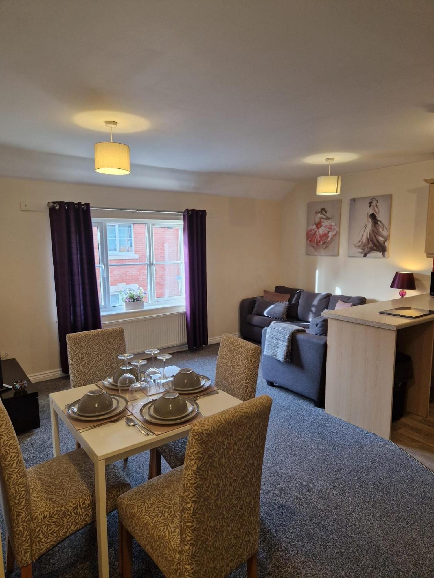 Hereford - Mayflower Coach House, Modern 2 Bedroom Property With Parking, Located South Of Hereford City, Suitable For Small Family, Couple Or Contractors - Sleeps Up To 5 Guests - Hosted By Rentmyhouse Exterior photo